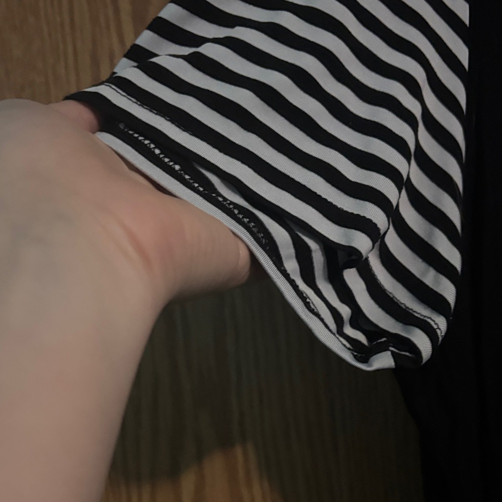 Black and White Striped Sleeve Chemise - Picture 5 of 5